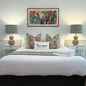 https://lorikeet-luxury-cottage.queenslandhotels.net